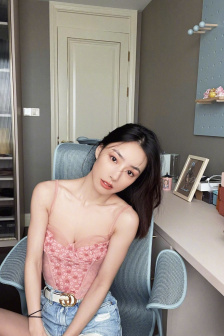 《年轻女教师》hd在线